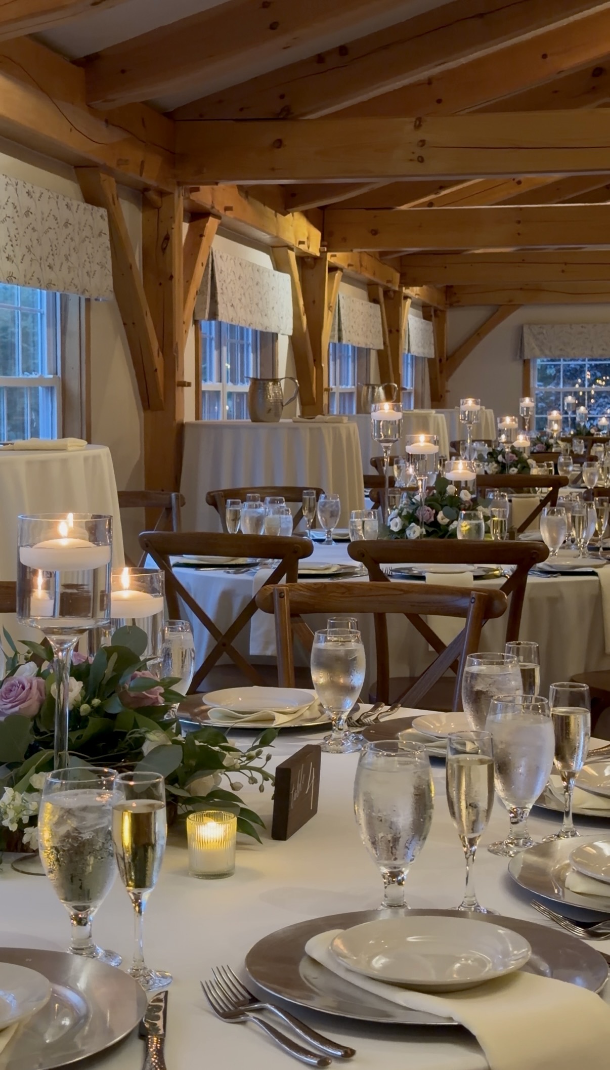 Zorvino's two-story timber-frame barn, set for the celebration | Photography: @solarephotos