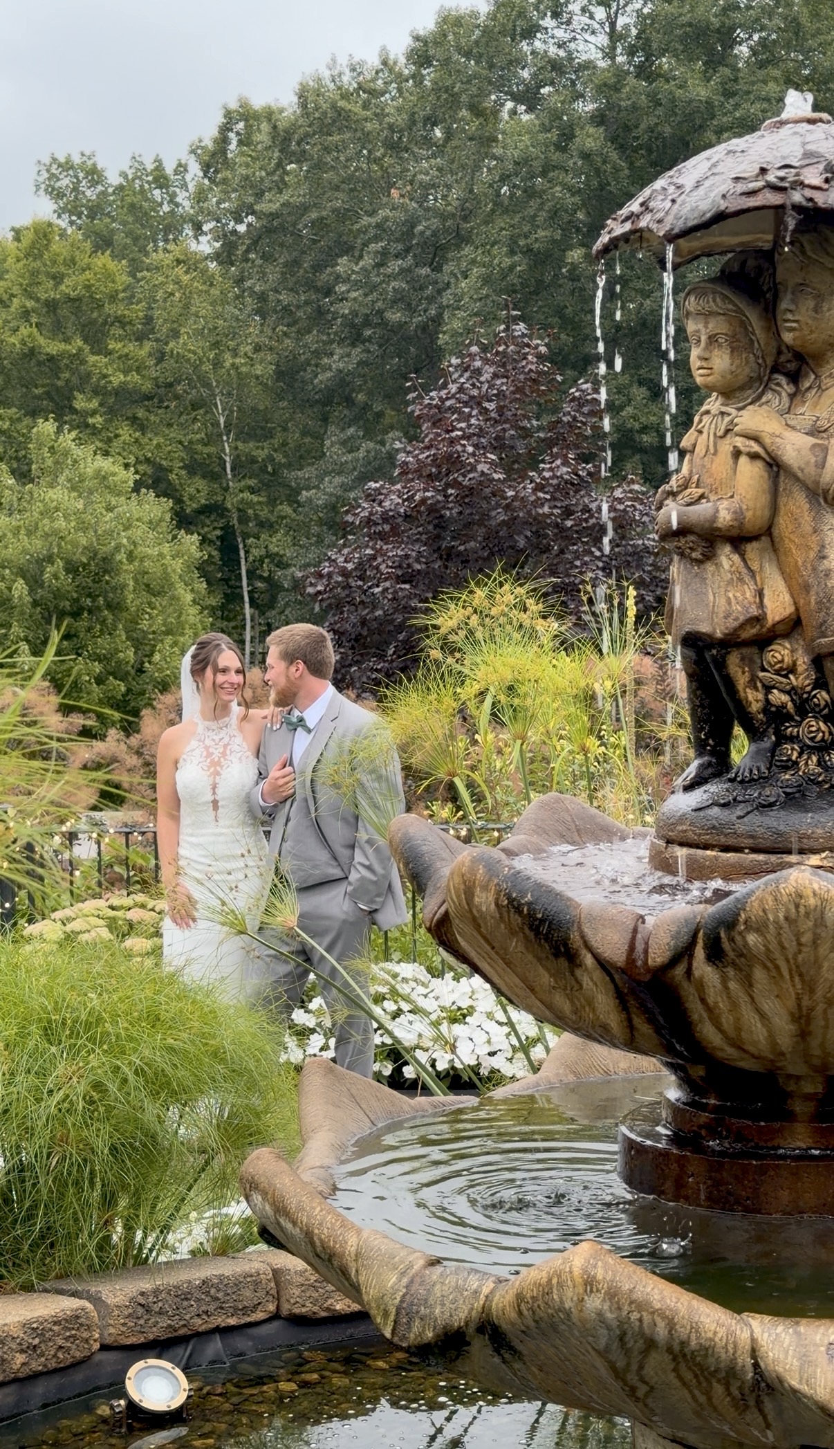 A dreamy portrait by the fountain in the estate gardens | Photography: @solarephotos